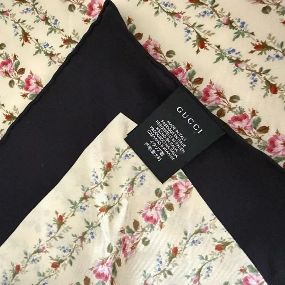 Gucci Floral Rose Print Scarf - Picture 4 of 4